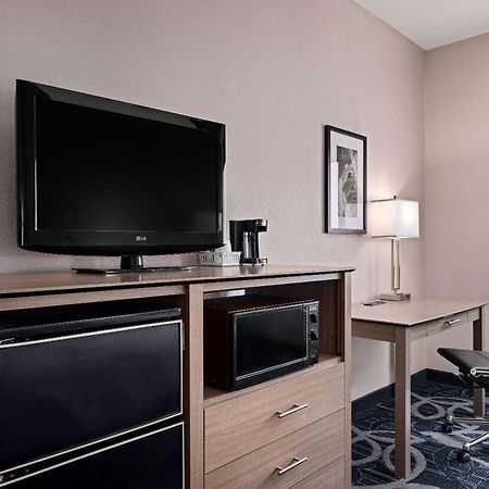 Baymont By Wyndham Waterloo Hotel Bagian luar foto