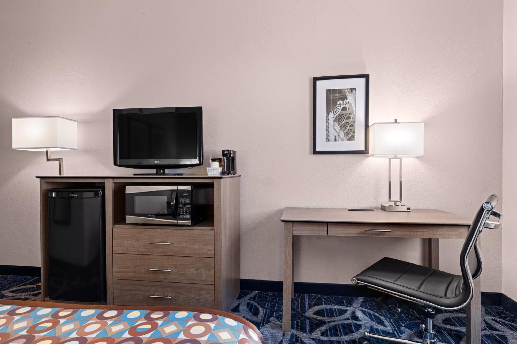 Baymont By Wyndham Waterloo Hotel Bagian luar foto
